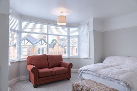 1 bedroom apartment for sale, Richmond Wood Road,QUEENS PARK
