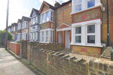 3 bedroom end of terrace house to rent, Riverdale Road Erith DA8