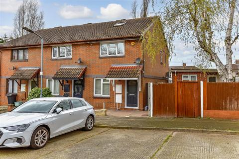 2 bedroom end of terrace house for sale, Crucible Close, Romford, Essex
