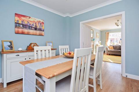4 bedroom detached house for sale, Kittiwake Close, Herne Bay
