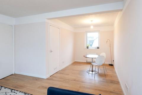 3 bedroom apartment to rent, Ettrickdale Place, Edinburgh, Midlothian