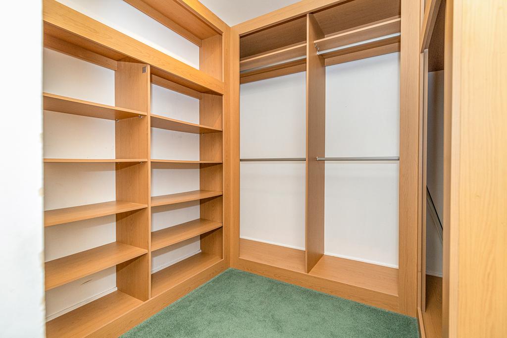 Walk-In Wardrobe