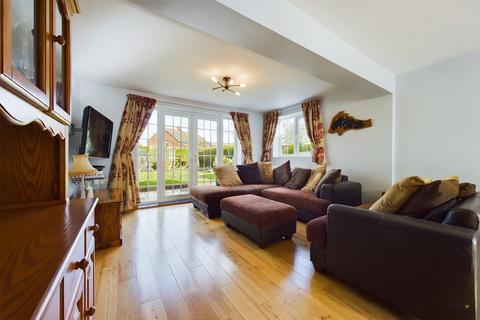 71 Pennycroft Road, Uttoxeter, ST14 7ES