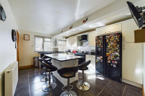 71 Pennycroft Road, Uttoxeter, ST14 7ES