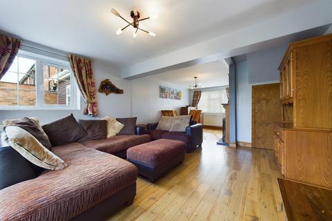 71 Pennycroft Road, Uttoxeter, ST14 7ES