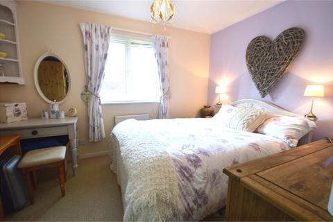 2 bedroom terraced house to rent, Dukes Close, Petersfield