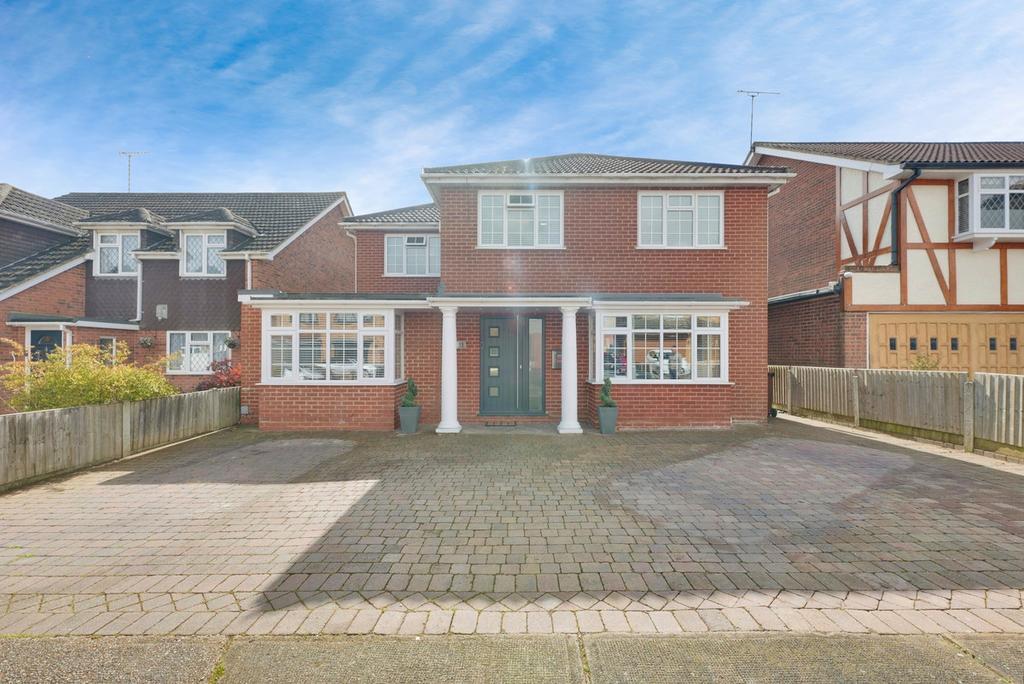 Martingale, Benfleet, SS7 5 bed detached house for sale £775,000