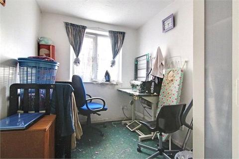 2 bedroom flat for sale, Merchants Lodge, Westbury Road, London, E17