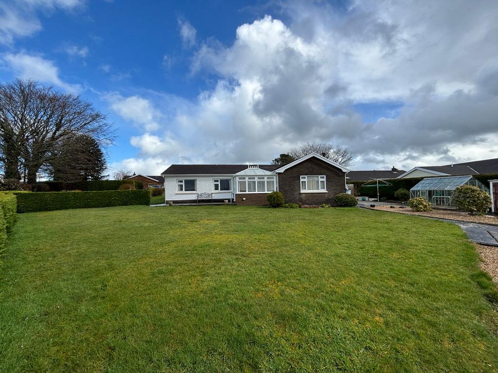 Parc Yr Ynn, Llandysul, SA44 3 bed detached bungalow for sale £299,950