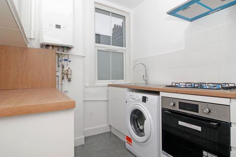2 bedroom flat to rent, Comerford Road, London
