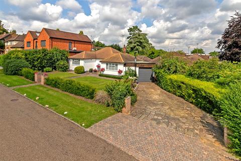 3 bedroom detached bungalow for sale, Goodyers Avenue, Radlett WD7