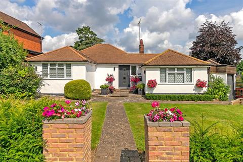 3 bedroom detached bungalow for sale, Goodyers Avenue, Radlett WD7