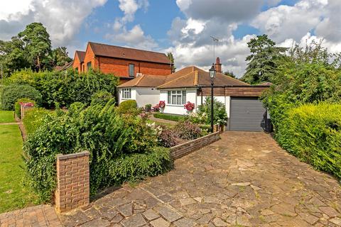 3 bedroom detached bungalow for sale, Goodyers Avenue, Radlett WD7