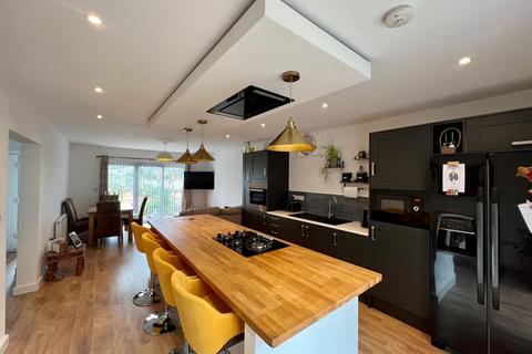 12a Fortfields, Dursley, GL11 4JZ