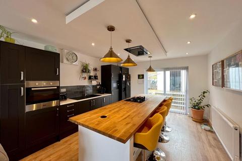 12a Fortfields, Dursley, GL11 4JZ