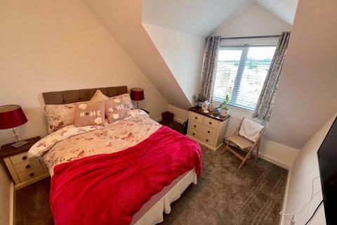 12a Fortfields, Dursley, GL11 4JZ