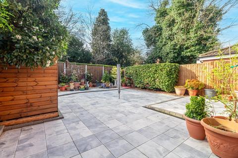 8 Faulkner Close, Stourbridge, DY8 1AP