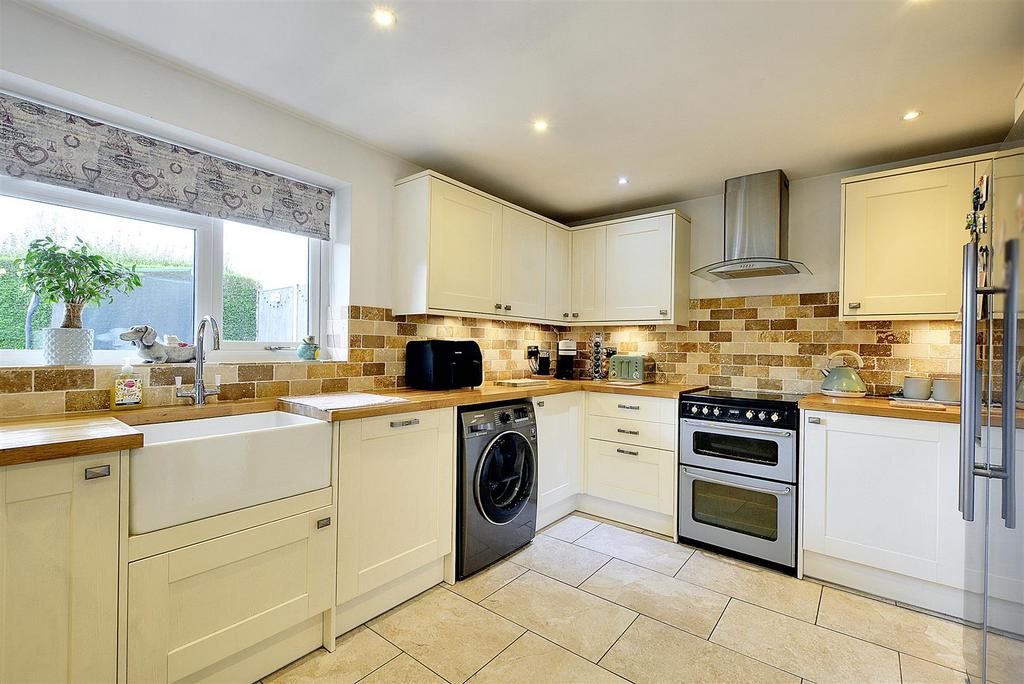 Kitchen 2.jpeg