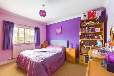 195 Longford Lane, Gloucester, GL2 9HD