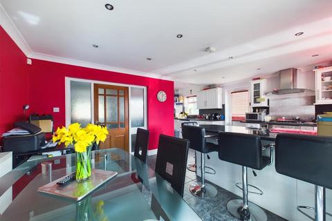195 Longford Lane, Gloucester, GL2 9HD