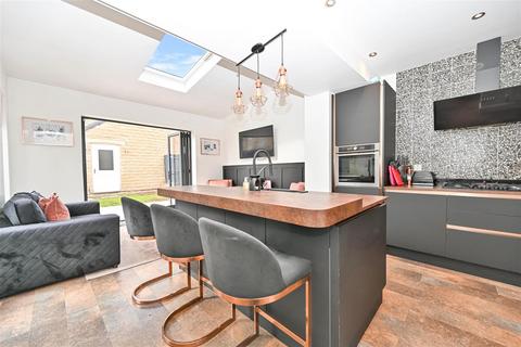 1 Crompton Way, Bradford, BD10 0DZ