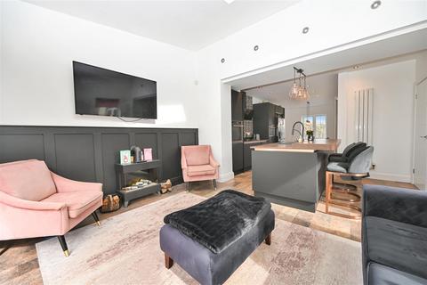 1 Crompton Way, Bradford, BD10 0DZ