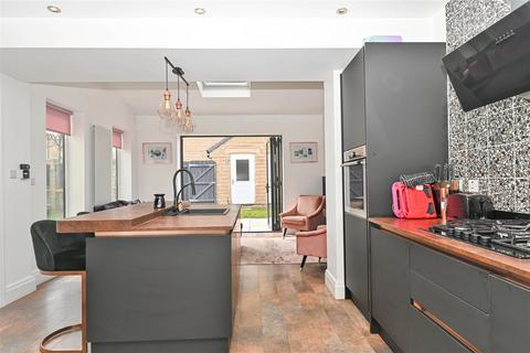 1 Crompton Way, Bradford, BD10 0DZ