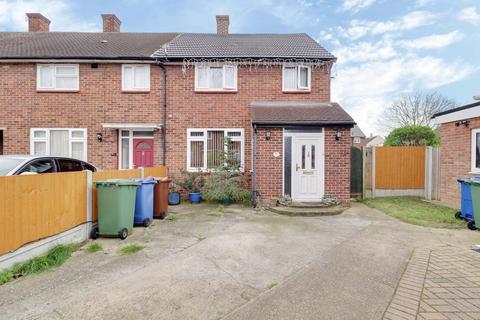 3 bedroom end of terrace house for sale, Annalee Gardens, South Ockendon RM15