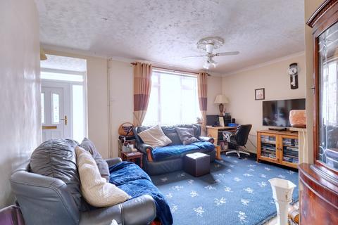 3 bedroom end of terrace house for sale, Annalee Gardens, South Ockendon RM15