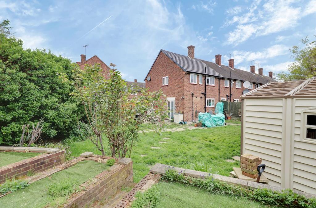 Annalee Gardens, South Ockendon RM15 3 bed end of terrace house for