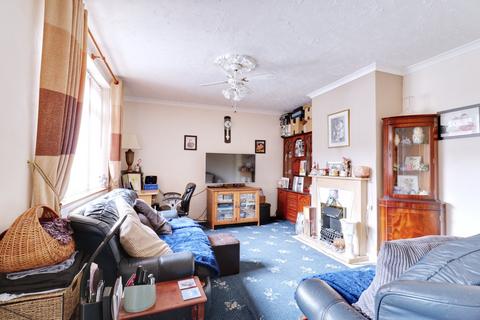 31 Annalee Gardens, South Ockendon, RM15 5DE