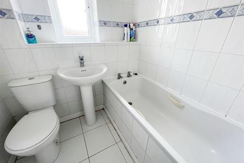 2 bedroom end of terrace house to rent, Barnsbury Gardens, Newport Pagnell