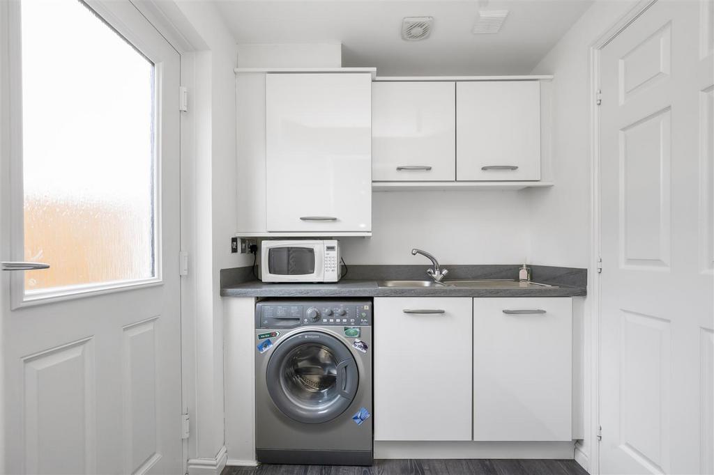 35 Serf Avenue 13.jpg