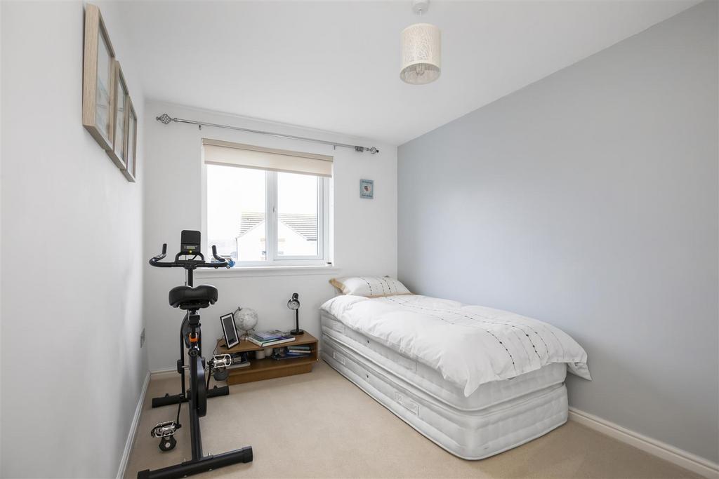 35 Serf Avenue 18.jpg