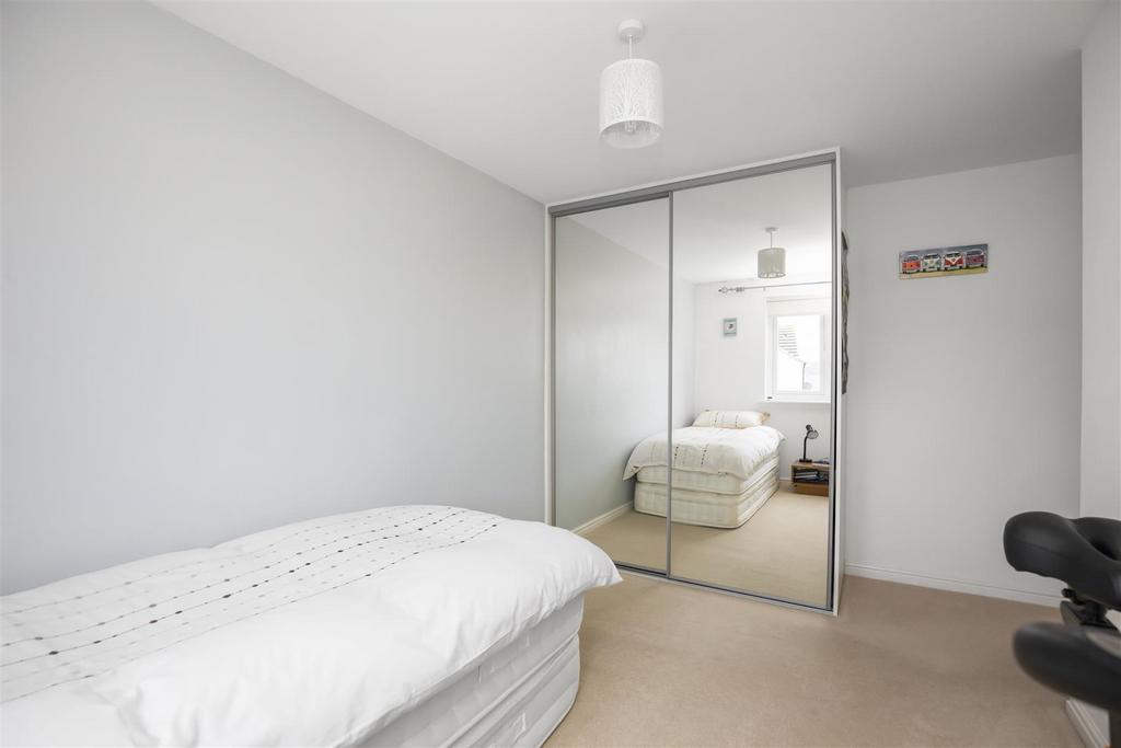 35 Serf Avenue 19.jpg