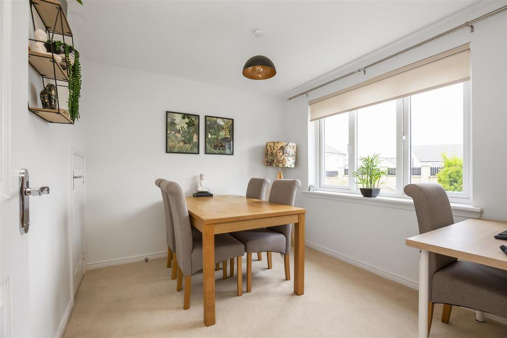 35 Serf Avenue 8.jpg