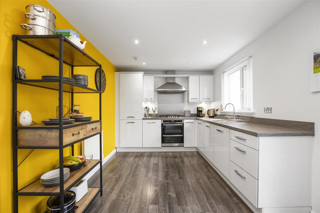 35 Serf Avenue 10.jpg