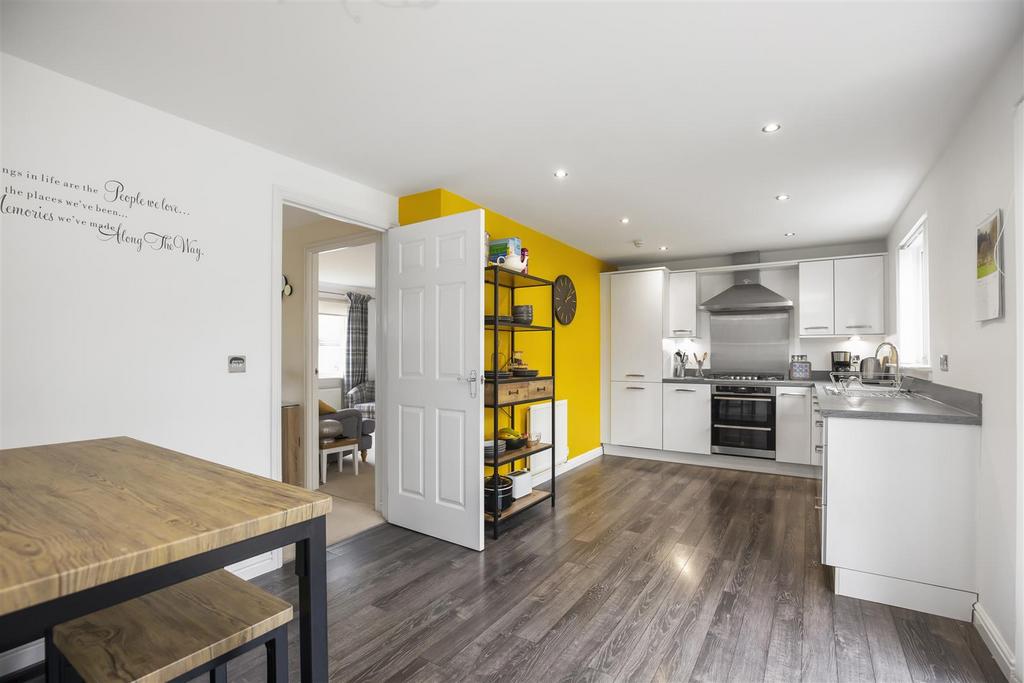 35 Serf Avenue 11.jpg