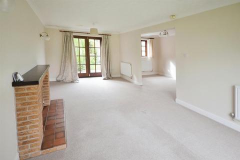 2 bedroom end of terrace house to rent, Newstead