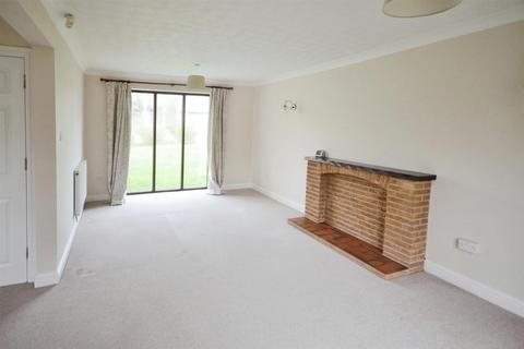 2 bedroom end of terrace house to rent, Newstead