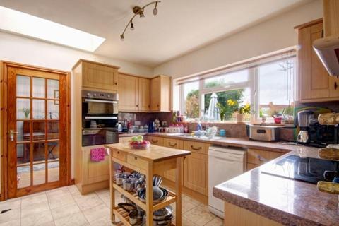 4 bedroom semi-detached house for sale, Elm Road, Evesham