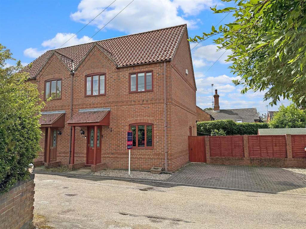 Lunn Lane, Collingham, Newark 3 bed semidetached house for sale £230,000
