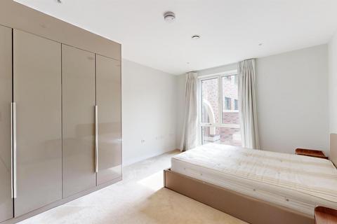 3 bedroom maisonette to rent, Heygate Street, London SE17