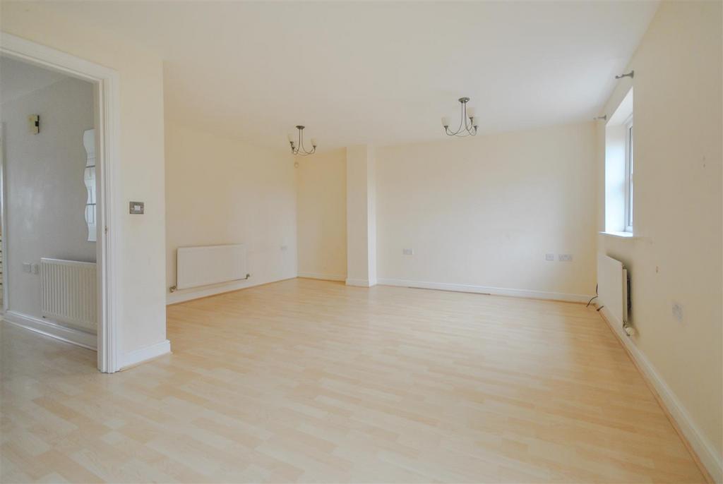 Sitting/dining room: