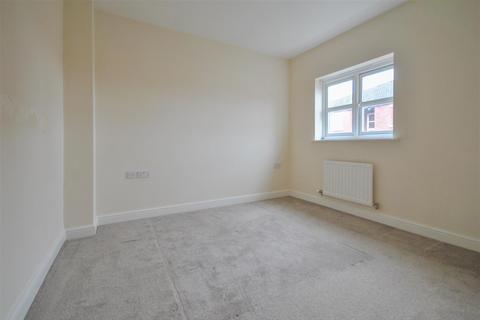 69 Blisworth Close, Northampton, NN4 8QT