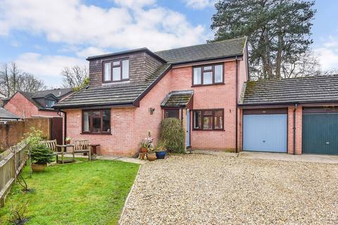 50 The Meadows, Lyndhurst, SO43 7EL