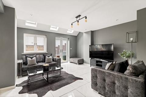 1 Eton Walk, Folkestone, CT19 5US