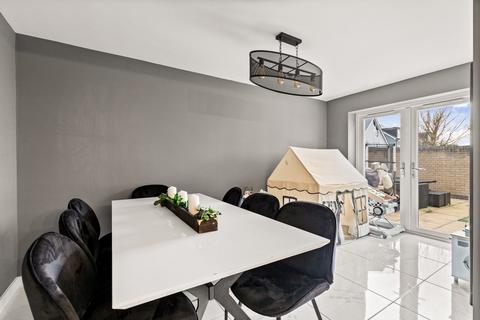 1 Eton Walk, Folkestone, CT19 5US
