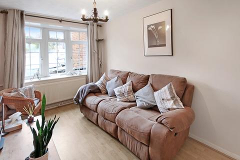 35 Benchfield Close, East Grinstead, RH19 3NZ