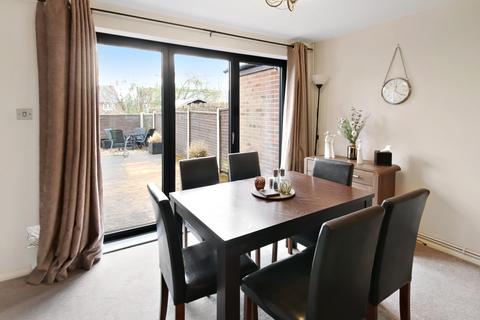 35 Benchfield Close, East Grinstead, RH19 3NZ